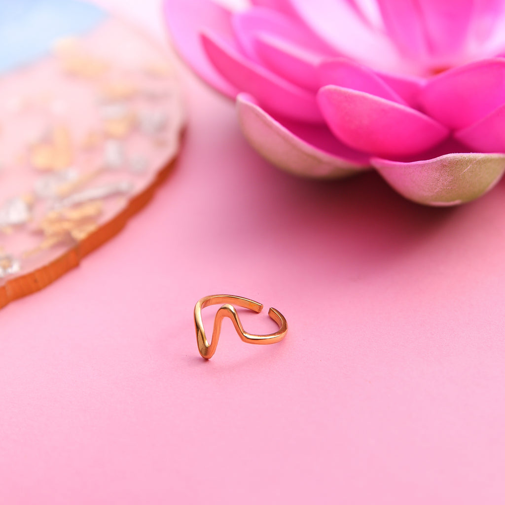 Sleek Hearline Ring
