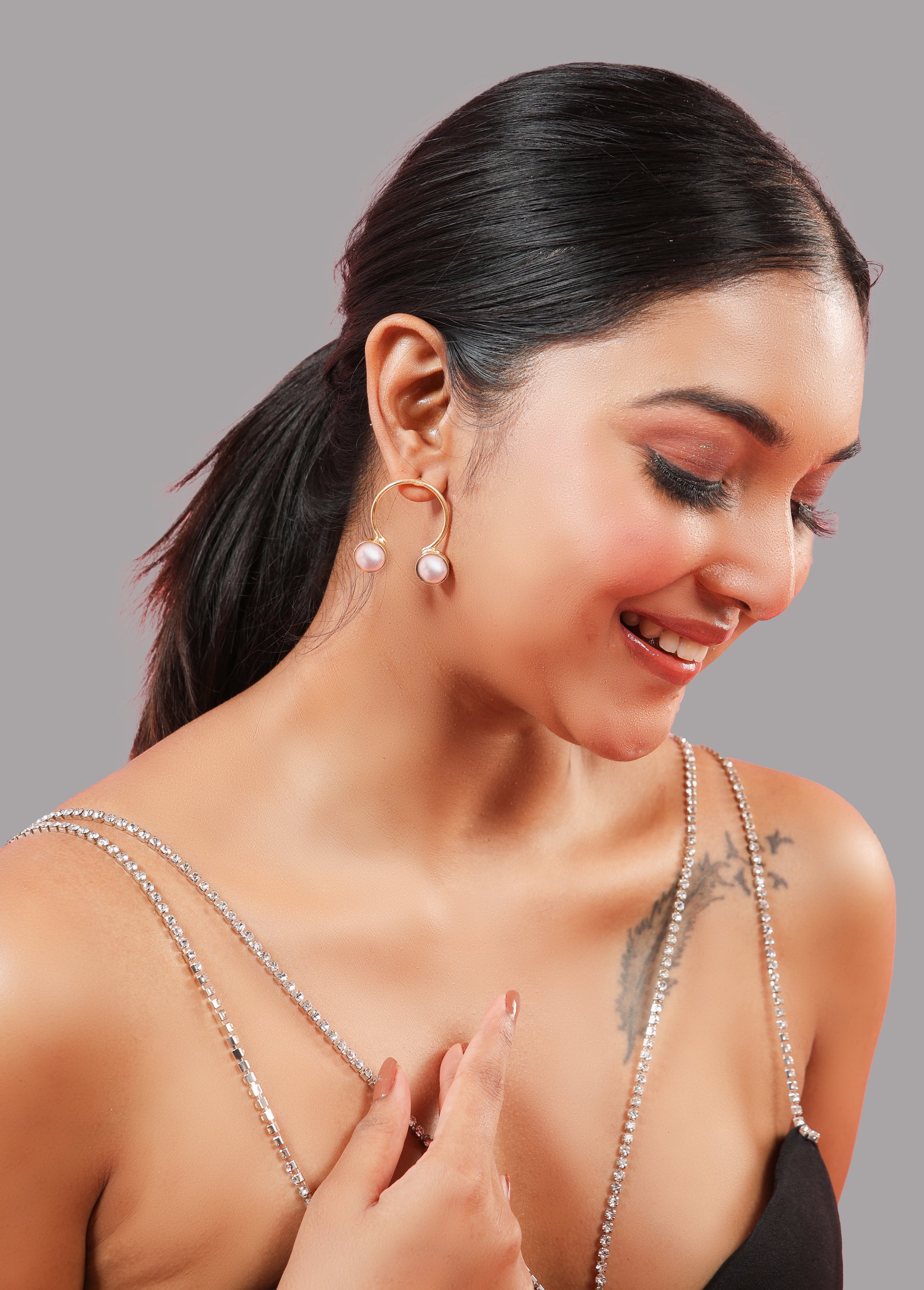 Dual Monalisa Ohm Earrings-White