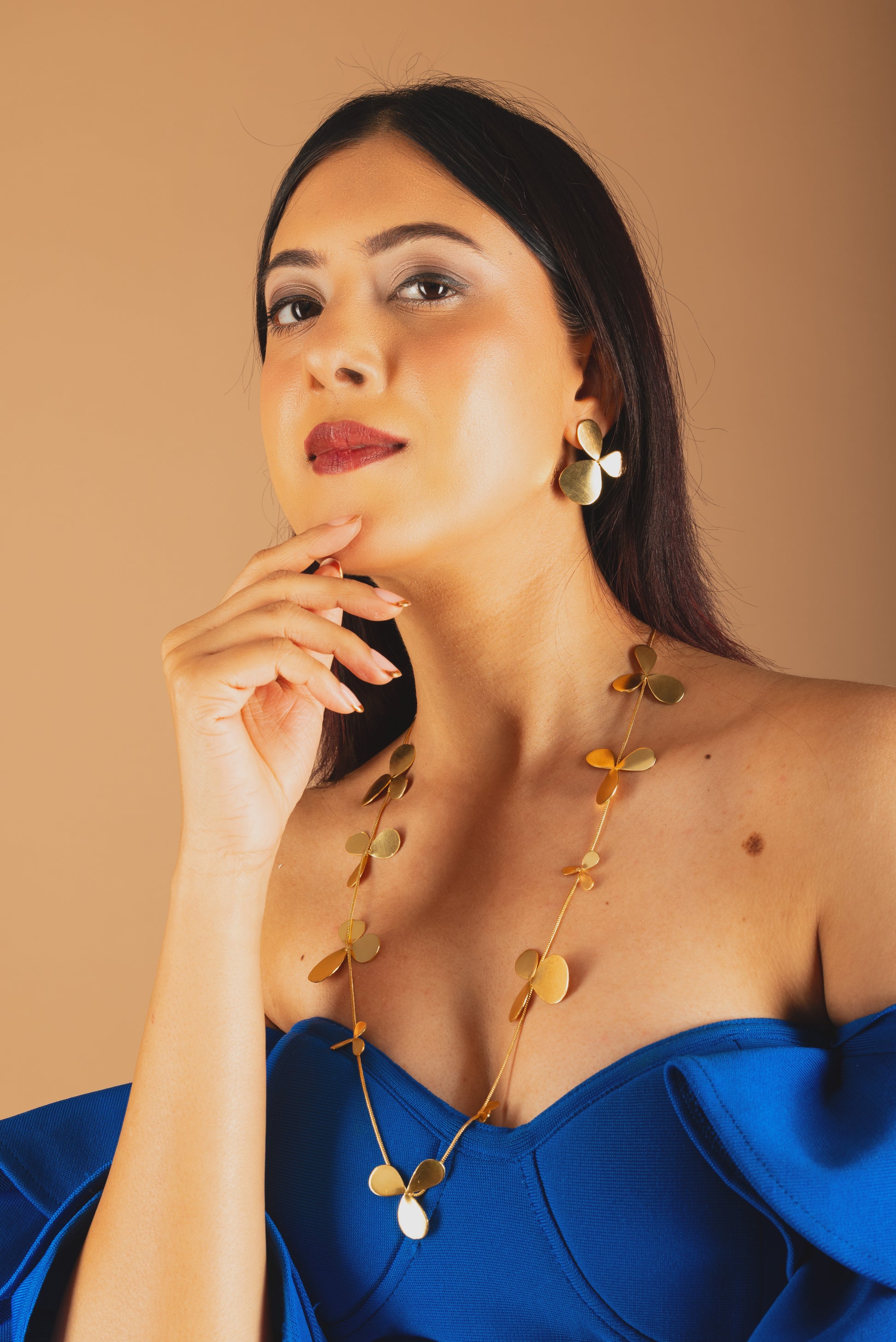 Multi-floral Hammered Long Neclace Set