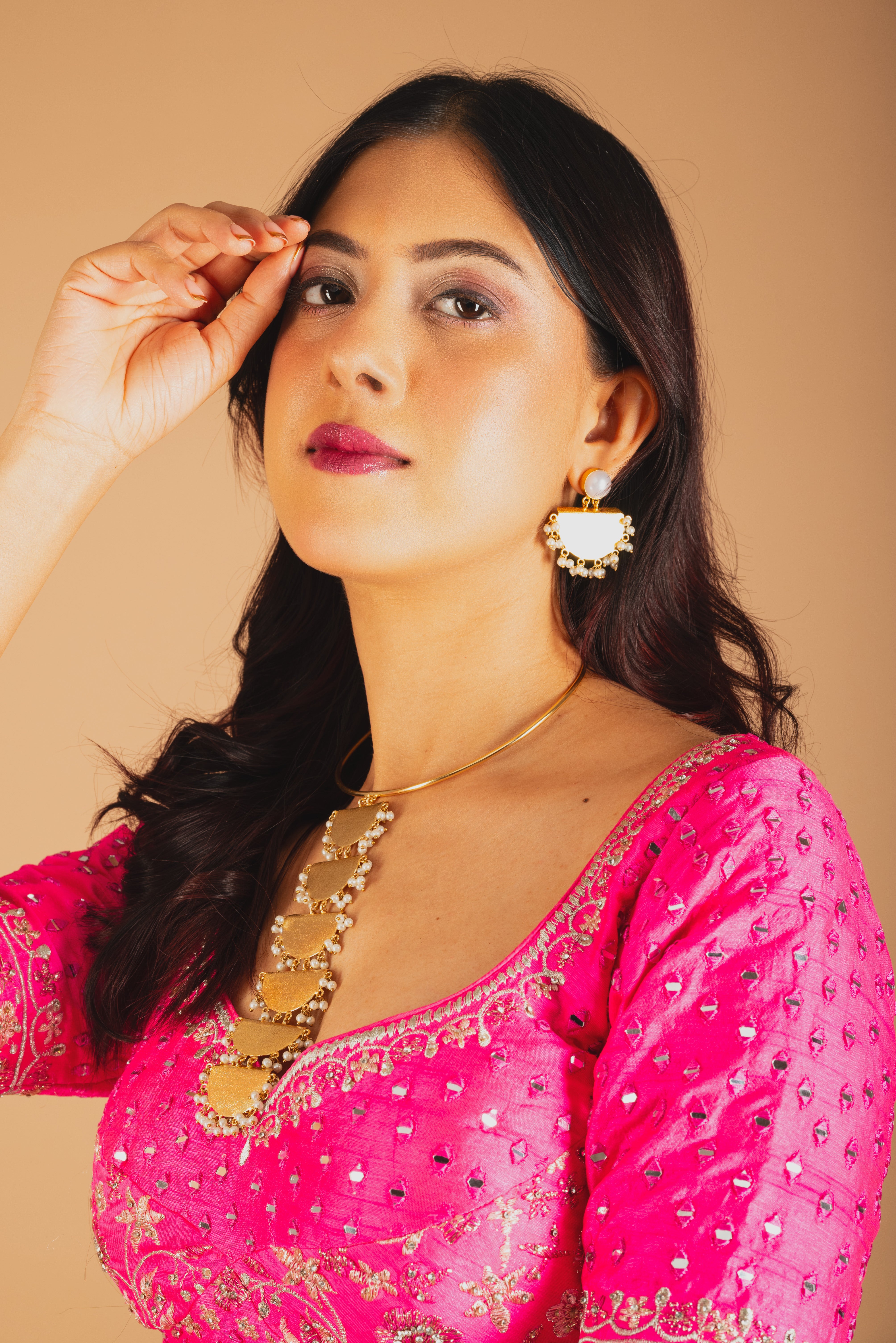 Lustrous High Gold Hasli Necklace Set