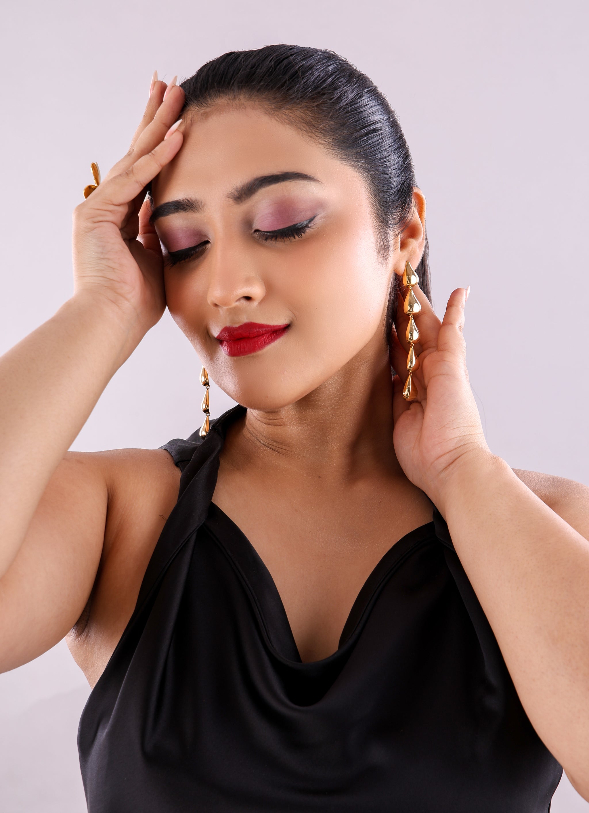 5 Golden Droplets Earrings