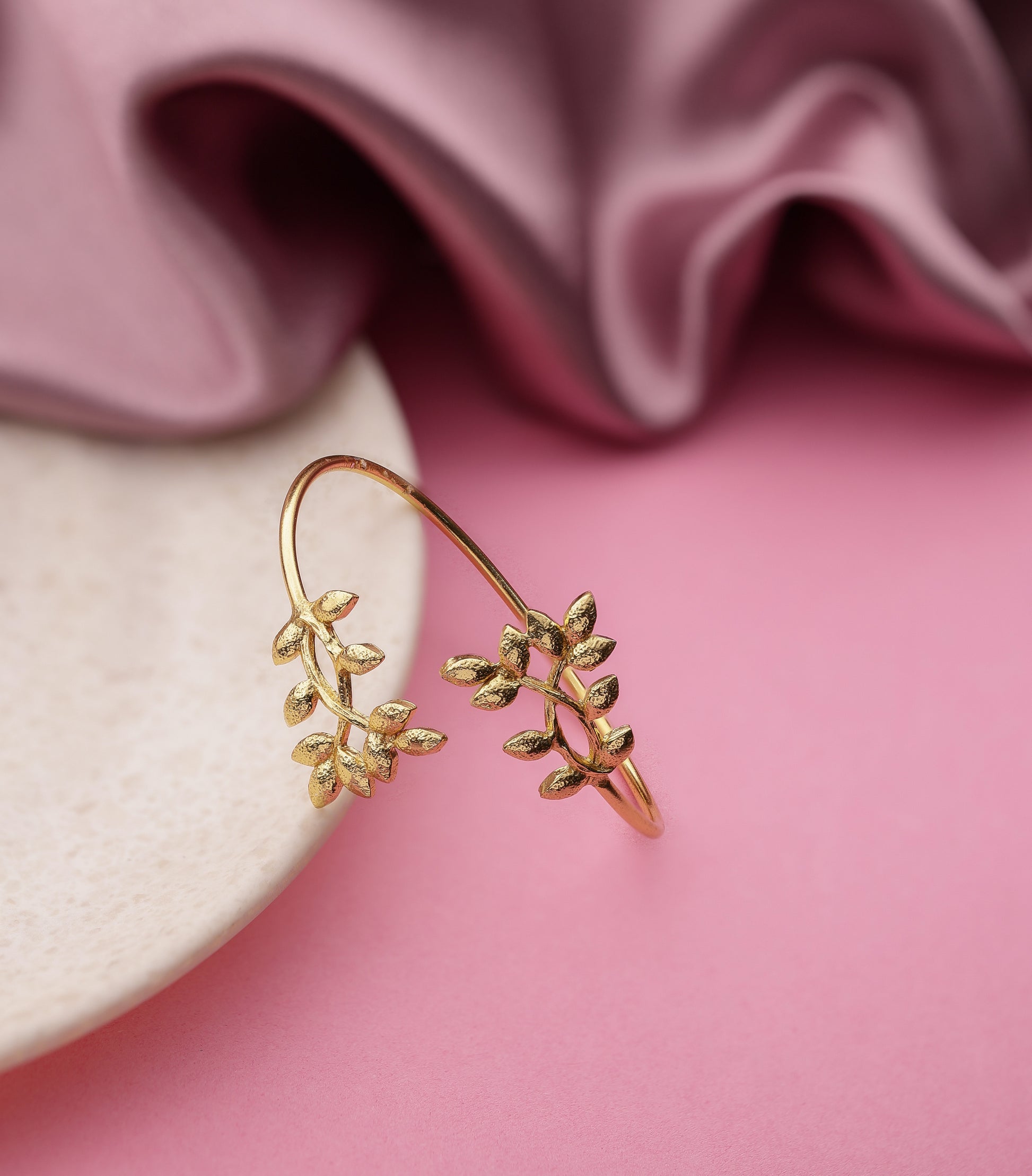 Clustered leaf sleek cuff bracelet