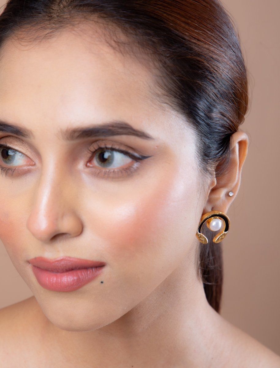 Lunar Glow pearl Earrings - Jiaarajewellery
