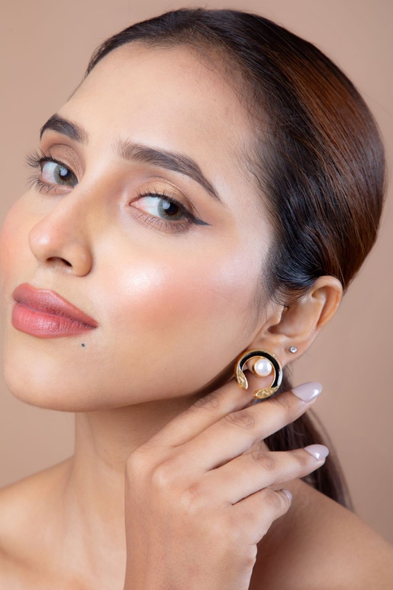 Lunar Glow pearl Earrings - Jiaarajewellery