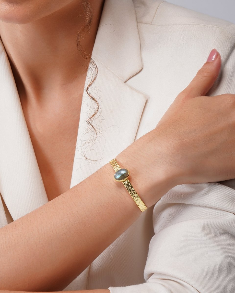 Natural Green Onyx sleek Bracelet - Jiaarajewellery