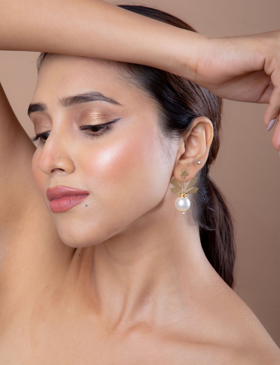 Pearl drop arrow Earrings - Jiaarajewellery